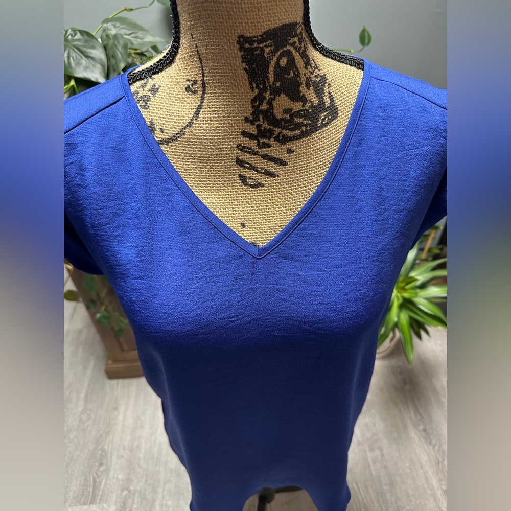 Express v-neck blouse, size small. NWT. - Picture 3 of 4